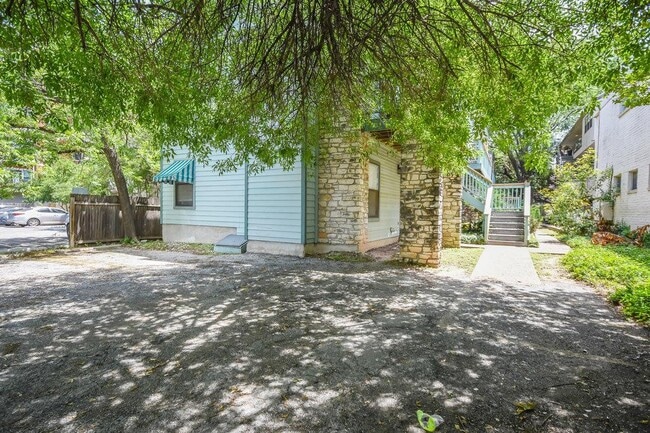 property at 2813 1/2 Rio Grande St