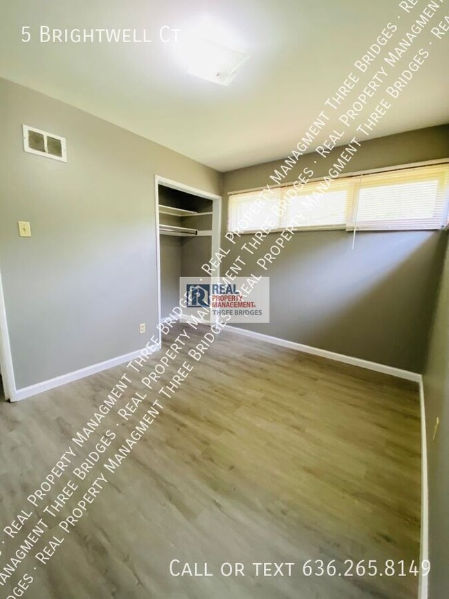 5 Brightwell Ct in Florissant, MO - Building Photo - Building Photo