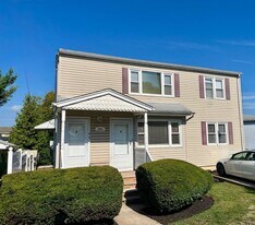 985 SCHOPMAN Dr in Secaucus, NJ - Building Photo