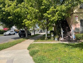 14225 Riverside Dr, Unit 5 in Los Angeles, CA - Building Photo - Building Photo