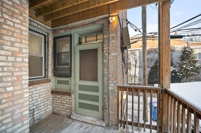 2611 N Dayton St, Unit 1 in Chicago, IL - Foto de edificio - Building Photo