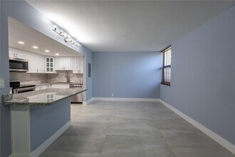 20350 W Country Club Dr, Unit PH24-4 in Aventura, FL - Building Photo - Building Photo