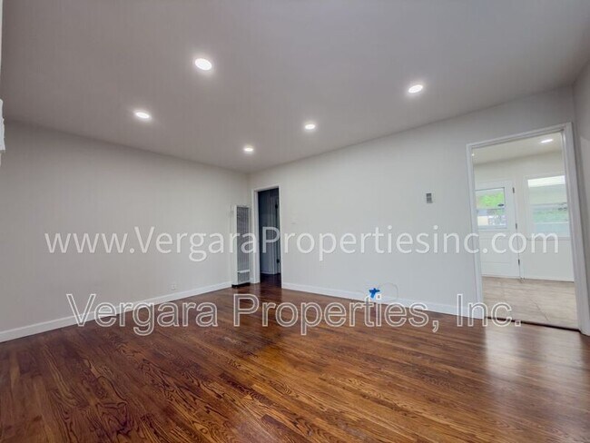 611 Amapola Ave in Torrance, CA - Building Photo - Building Photo