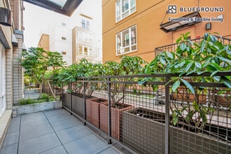 10595 Main St-Unit -FL2-ID297 in Bellevue, WA - Foto de edificio - Building Photo