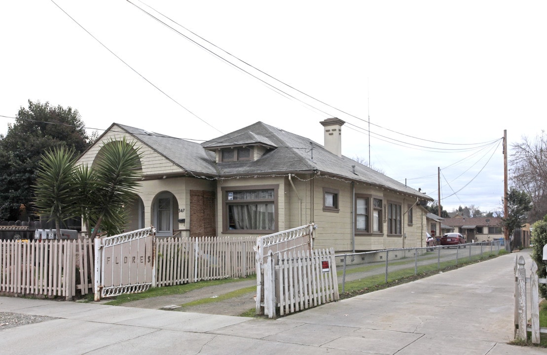 347 Hawkins St in Hollister, CA - Building Photo