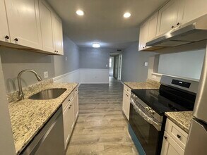 17 Walden Dr in Natick, MA - Building Photo - Building Photo