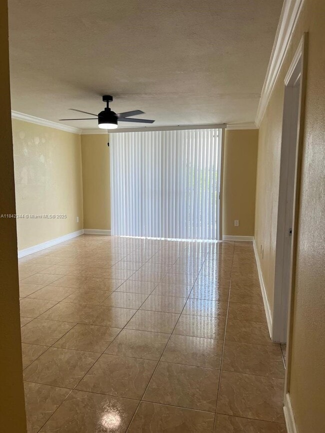 494 NW 165th St in Miami, FL - Building Photo - Building Photo