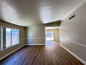 8109 Sickle Ln in Las Vegas, NV - Building Photo - Building Photo