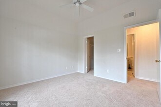 12164 Penderview Ln-Unit -1625 in Fairfax, VA - Building Photo - Building Photo