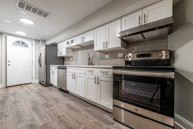 2249 W Taylor St, Unit G in Chicago, IL - Building Photo - Building Photo