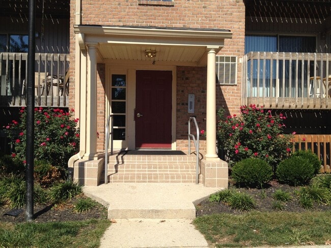 8 Cloverwood Ct in Essex, MD - Building Photo - Building Photo