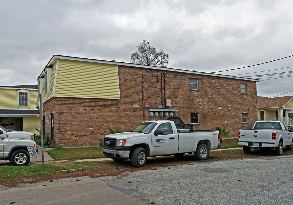 5900 Hayne Blvd in New Orleans, LA - Foto de edificio