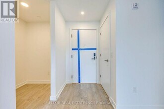 720 Whitlock Ave in Milton, ON - Building Photo - Building Photo