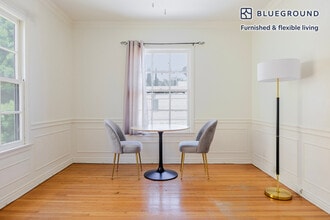136 S Roxbury Dr in Beverly Hills, CA - Building Photo - Building Photo