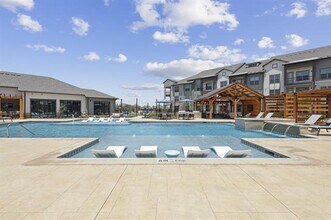 9301 Brewer Blvd in Fort Worth, TX - Building Photo - Building Photo