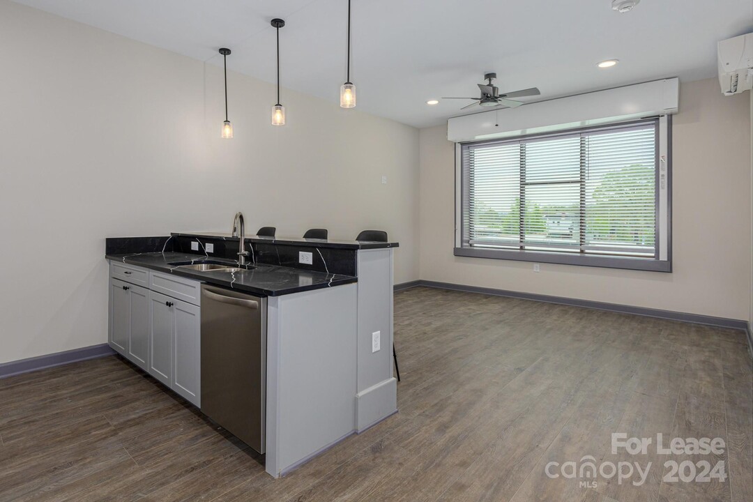 138 S Main St, Unit E in Marion, NC - Building Photo