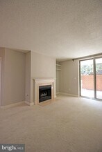 1045 N Utah St in Arlington, VA - Building Photo - Building Photo