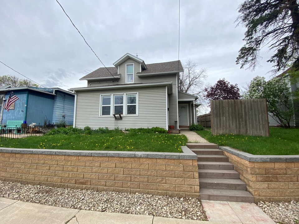 301 6th St NW, Unit 2 in Rochester, MN - Foto de edificio