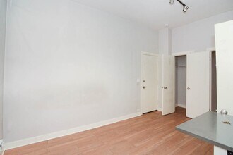 511 W Belmont Ave in Chicago, IL - Building Photo - Building Photo
