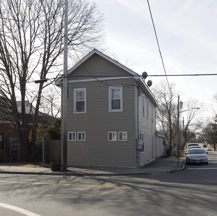 111 Carleton Ave in Central Islip, NY - Building Photo