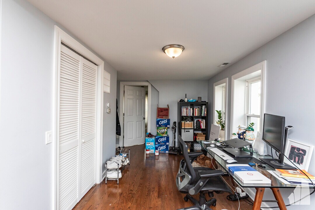 2335 W Moffat St, Unit 3 in Chicago, IL - Building Photo