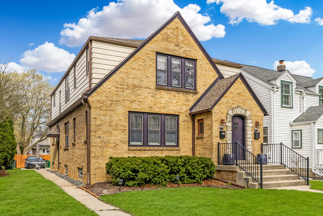 4531 N Morris Blvd in Shorewood, WI - Building Photo - Building Photo