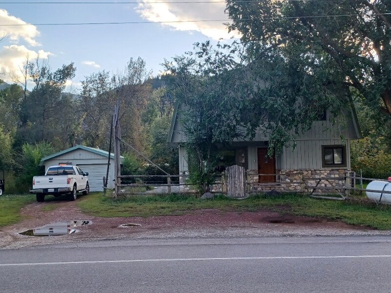 3768 Swan Valley Hwy in Irwin, ID - Foto de edificio