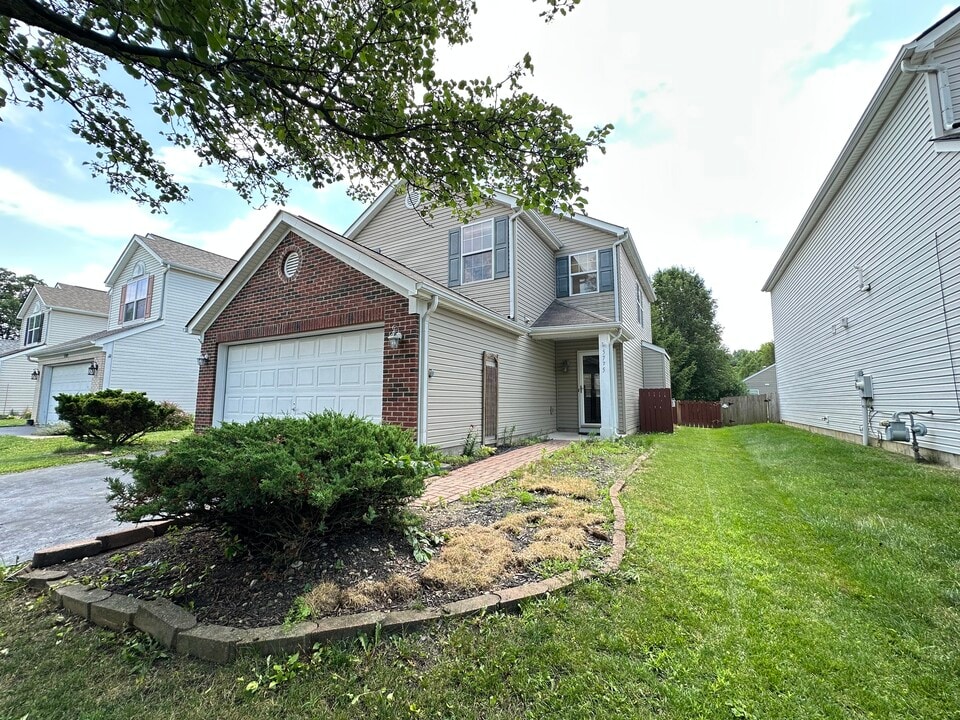 5775 Coldcreek Dr in Hilliard, OH - Foto de edificio