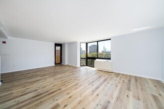 700 GROVE St in Jersey City, NJ - Building Photo - Building Photo