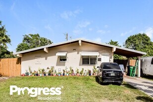 3260 Alcee L Hastings Pkwy in Lauderdale Lakes, FL - Building Photo