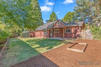 11970 SW 95th Ave in Tigard, OR - Building Photo - Building Photo
