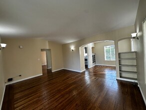 2215 Carroll St, Unit 202 in Oakland, CA - Building Photo - Building Photo