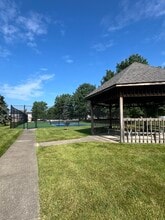 Tamarac Apartments in Willoughby, OH - Foto de edificio - Building Photo