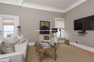 7 Tuckerman St, Unit 3 in Boston, MA - Building Photo - Building Photo