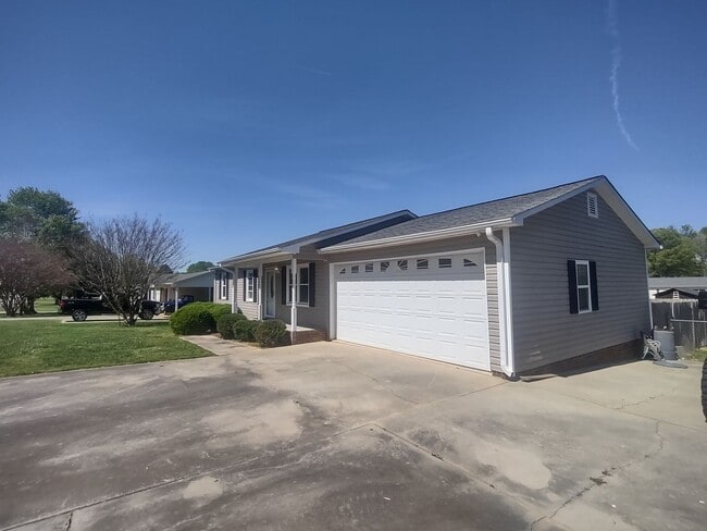 42 Kirk St in Thomasville, NC - Building Photo - Building Photo