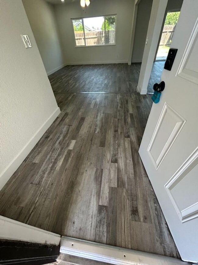 1642 S Demaree St in Visalia, CA - Building Photo - Building Photo