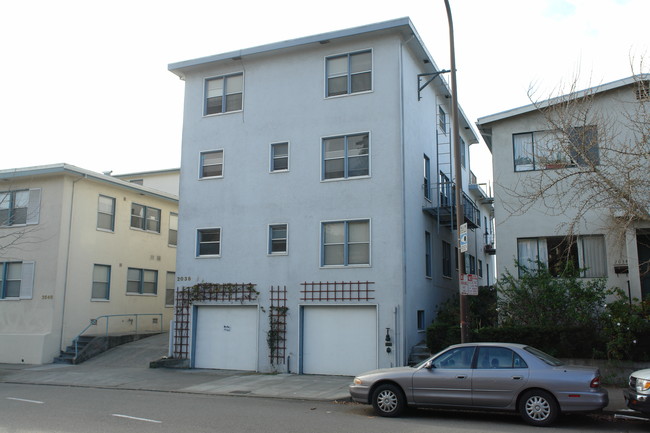 2038 Hearst Ave in Berkeley, CA - Building Photo - Building Photo