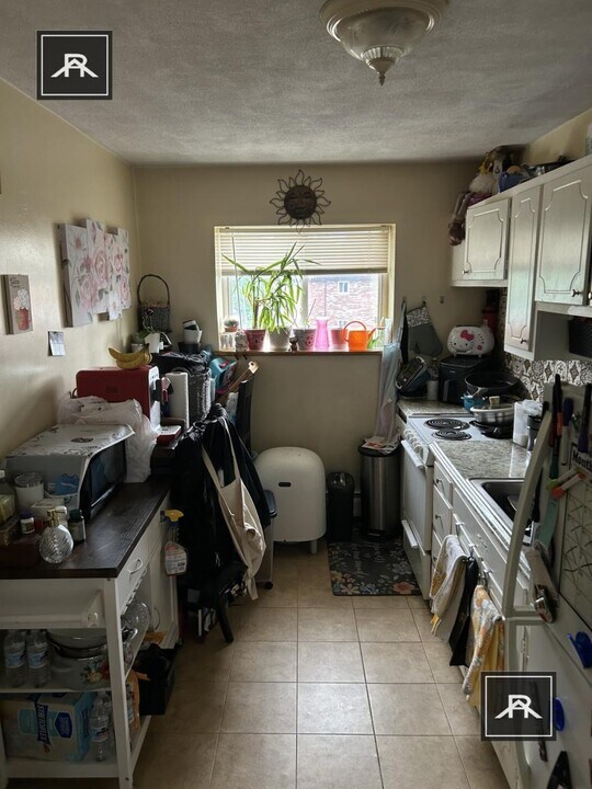 33 Westgate Rd in Newton, MA - Building Photo