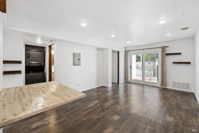 16 Woodstock Ct in San Rafael, CA - Building Photo - Building Photo