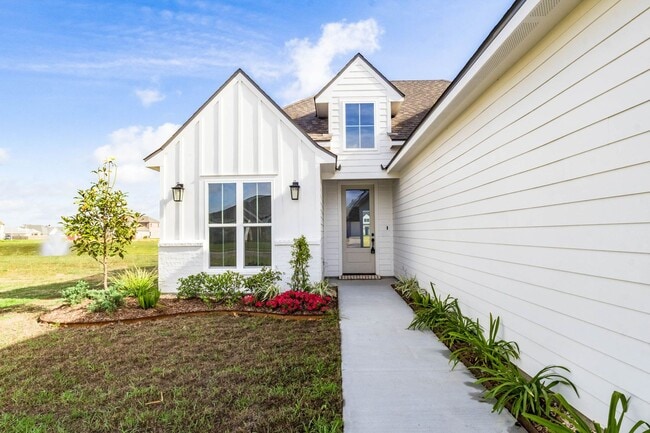 111 Benson Grove Drive in Youngsville, LA - Building Photo - Building Photo