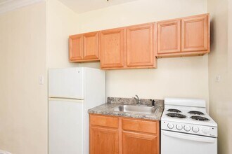 4521 N Malden, Unit 504 in Chicago, IL - Foto de edificio - Building Photo