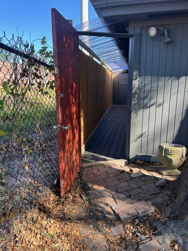 property at 1922 Vassar St