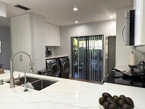 68 Mahoris Dr in Royal Palm Beach, FL - Building Photo - Building Photo