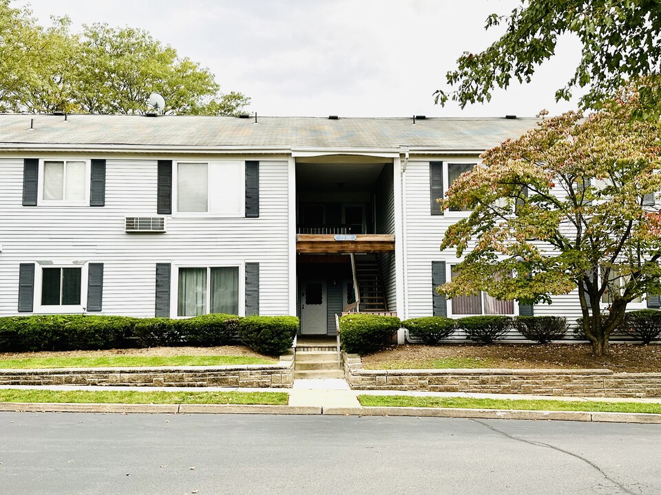 78 Eton Way in Somerset, NJ - Foto de edificio