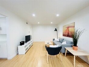 11921 Goshen Ave, Unit 1 in Los Angeles, CA - Foto de edificio - Building Photo