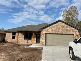 119 SE Tattershall Way in Lawton, OK - Building Photo