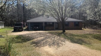 619 Cherokee Rd in Columbus, MS - Building Photo