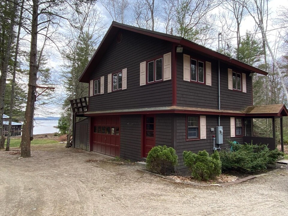 44 Parker Island Rd in Wolfeboro, NH - Building Photo