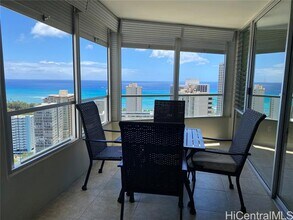 2600 Pualani Way in Honolulu, HI - Foto de edificio - Building Photo