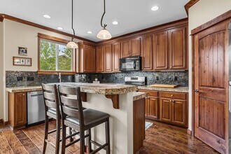 835 NE Locksley Dr in Bend, OR - Building Photo - Building Photo